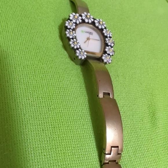LUCKY BRAND Women's Gold Flower Horseshoe Shape Watch With Book & Black Box - Picture 6 of 16